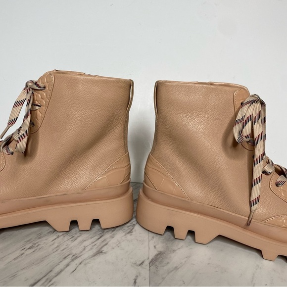 Vince Camuto Korigan Pink Tan Leather Lace Up Lug Sole Boot 9 1/2 M - Picture 8 of 15